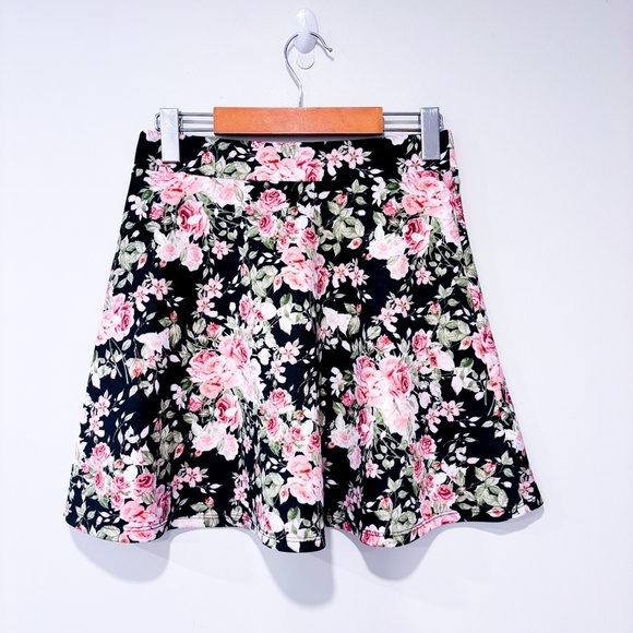 ARDENE Black floral skirt - Picture 1 of 7
